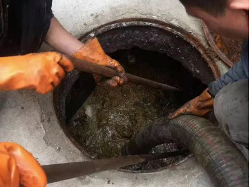 芒市清理化粪池时如何避免沼气的危害?